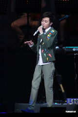 组图：苏打绿小巨蛋激情开唱 Ella现身上台秀舞姿