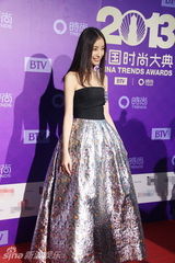 组图：众星冬夜闪耀时尚大典 倪妮甜美梁静霸气