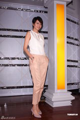 组图：梁咏琪简单装束台北录节目