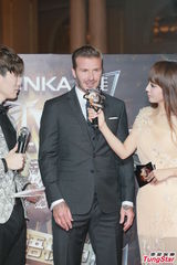 组图：榜中榜小贝贴面女主播 EXO-M西装俊朗