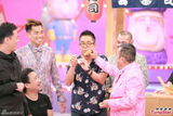组图：郑伊健陈小春《无敌奖门人》录影玩游戏