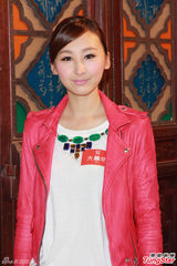 组图：钟嘉欣成视后大热 前哨战败阵也开心