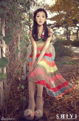 组图：毛晓彤化身园丁长裙飘逸