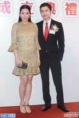 组图:汪圆圆挺5月孕肚踩高跟亮相 宣布一索得女